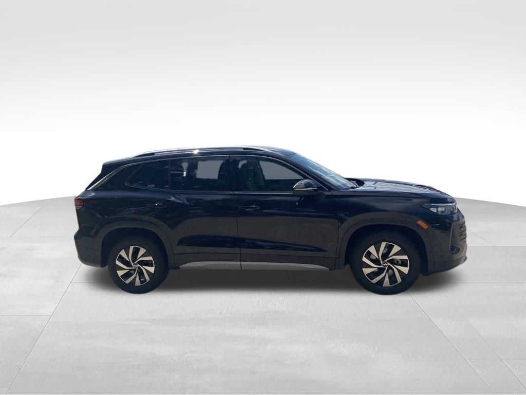 2025 Volkswagen Tiguan S photo 2