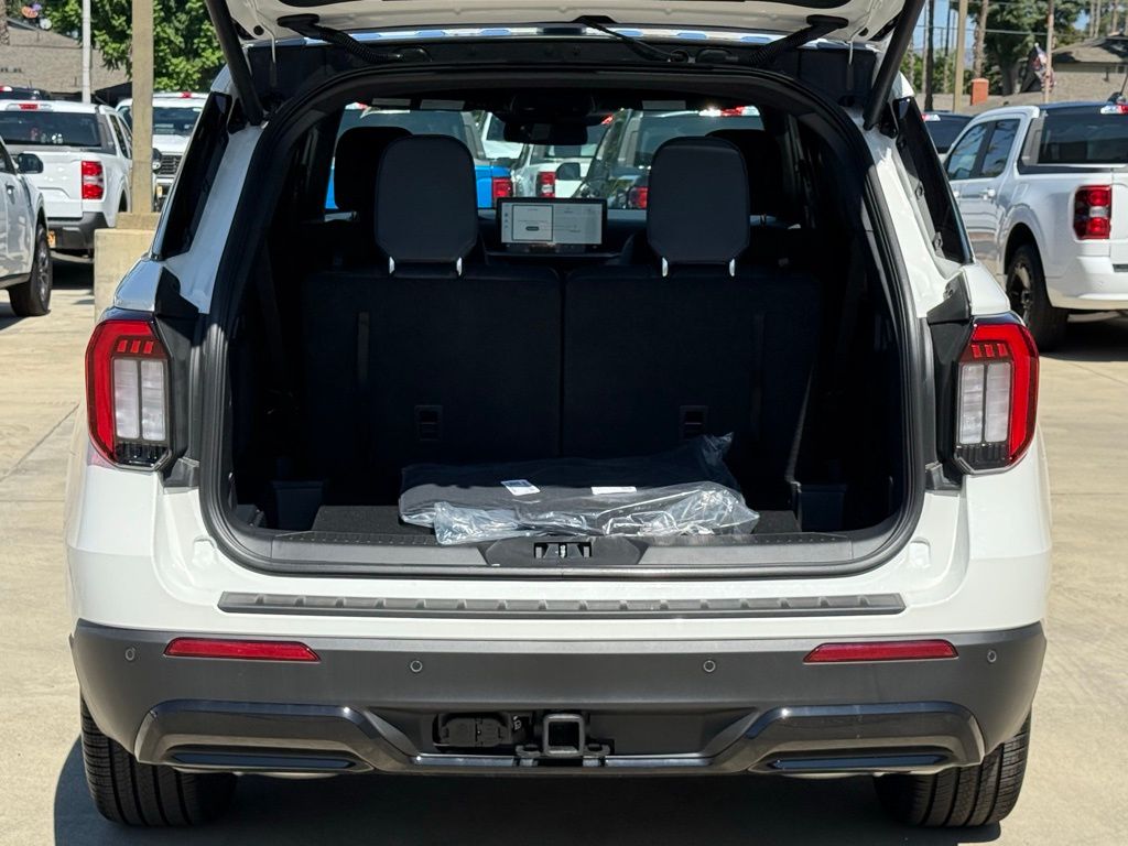 2025 Ford Explorer ST-Line photo 11