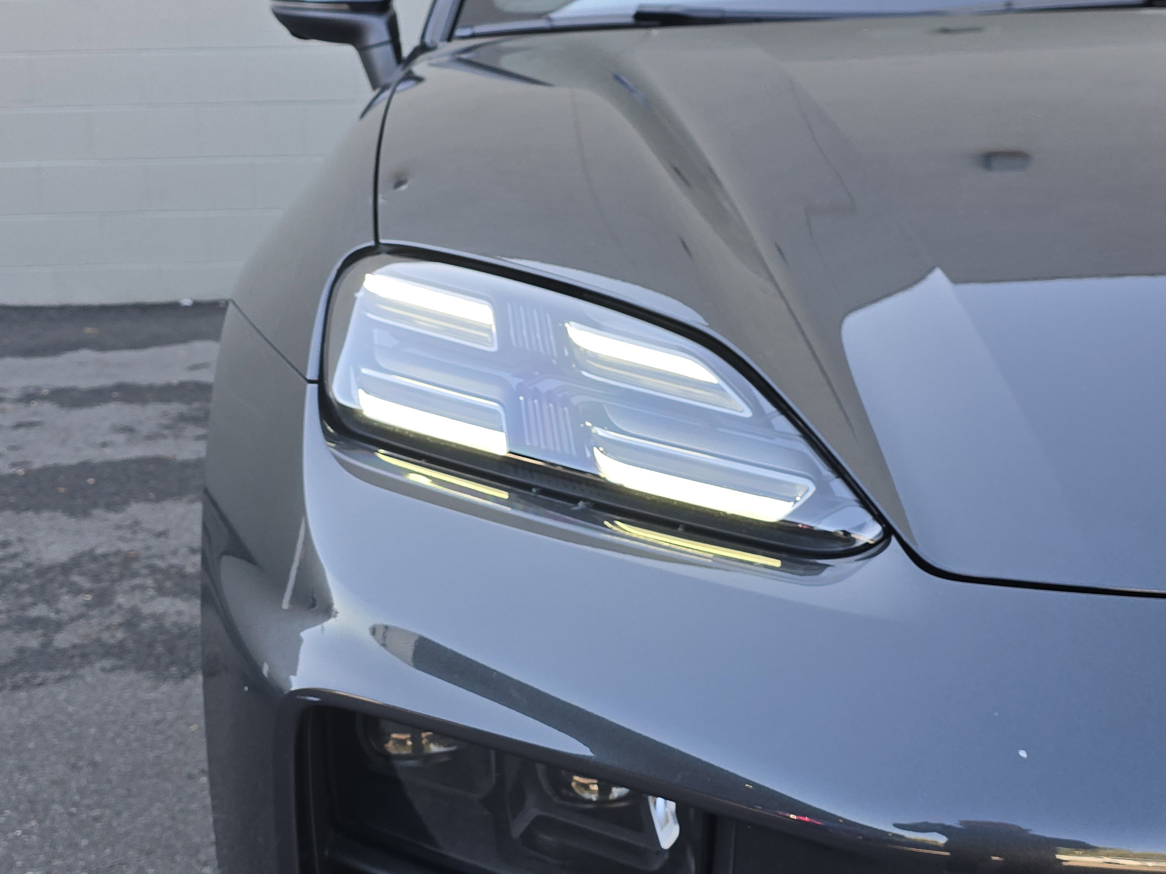 2024 Porsche Macan Electric 4 photo 2