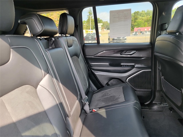 2022 Jeep Grand Cherokee Altitude photo 17