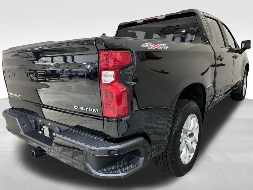 2024 Chevrolet Silverado 1500 Custom photo 3