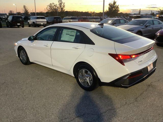 2026 Hyundai Elantra SE photo 3