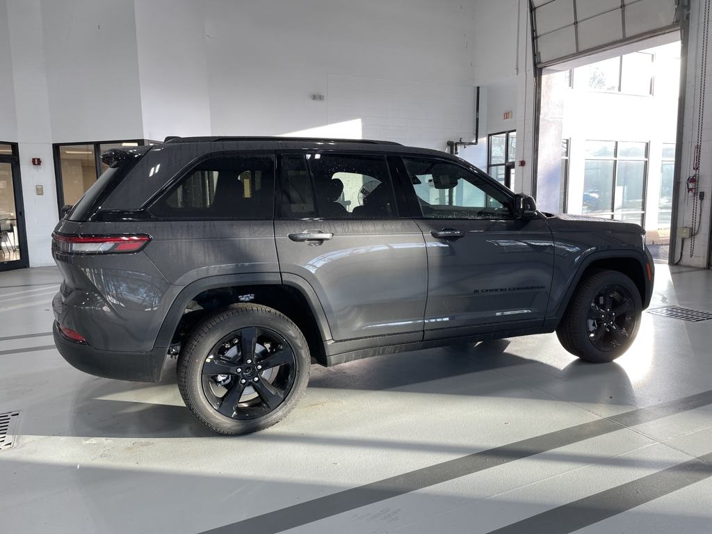 2025 Jeep Grand Cherokee Limited photo 4