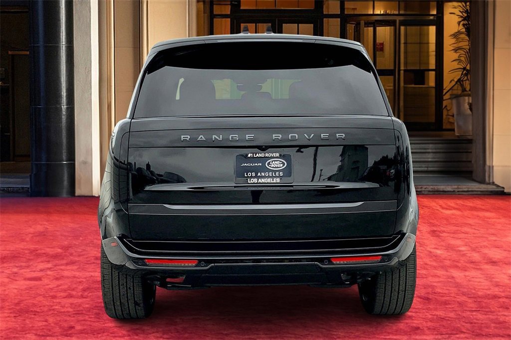 2025 Land Rover Range Rover SE photo 2