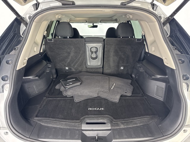 2018 Nissan Rogue SV photo 23
