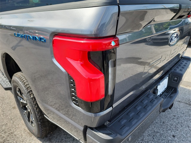 2025 Ford F-150 Lightning XLT photo 7