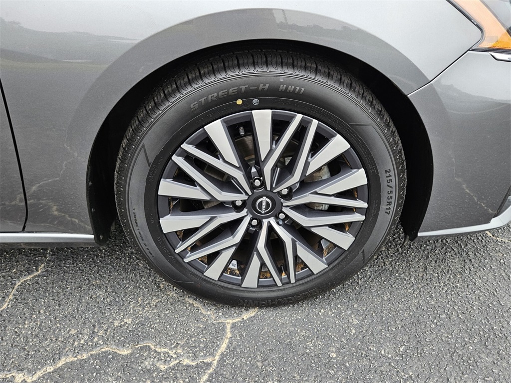 2023 Nissan Altima 2.5 SV photo 17