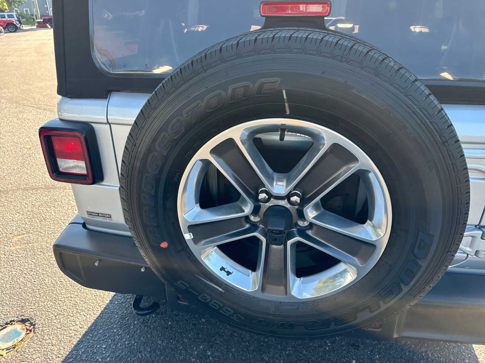 2023 Jeep Wrangler Sahara photo 16