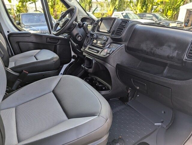 2025 Ram 3500 Tradesman photo 27