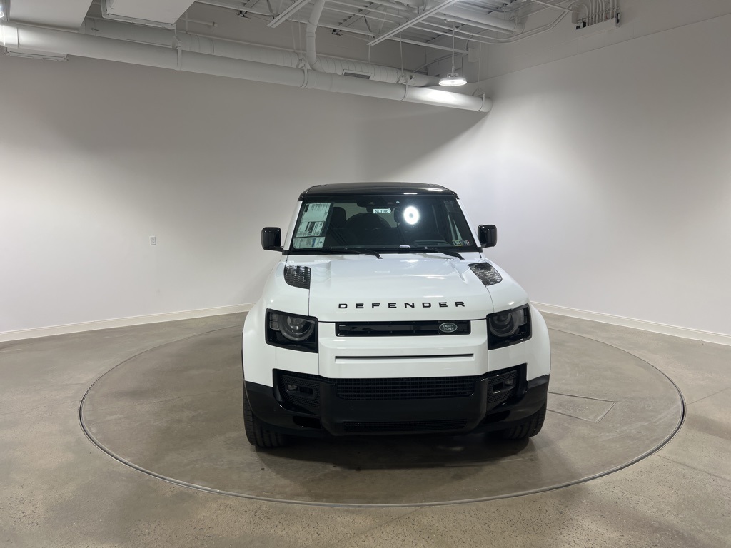 2025 Land Rover Defender 110 V8 photo 7
