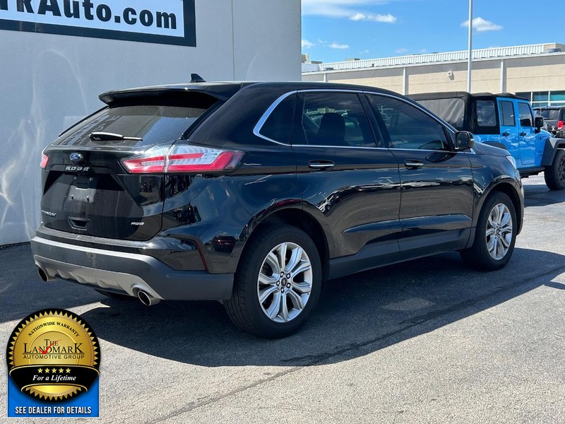 2023 Ford Edge Titanium photo 2