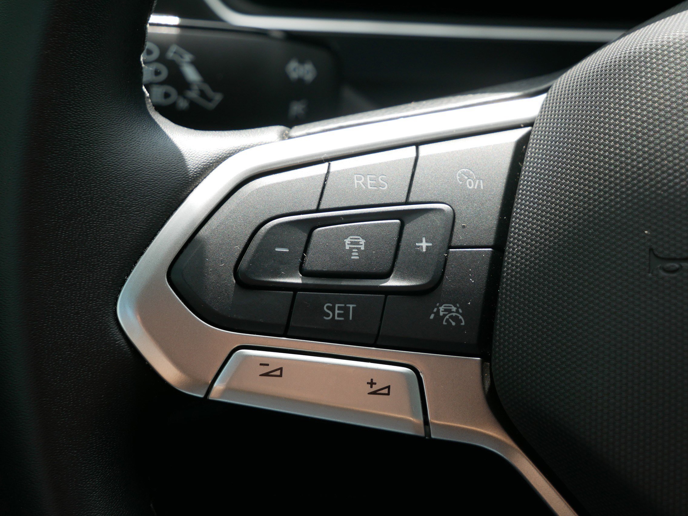 2024 Volkswagen Tiguan Wolfsburg Edition photo 30