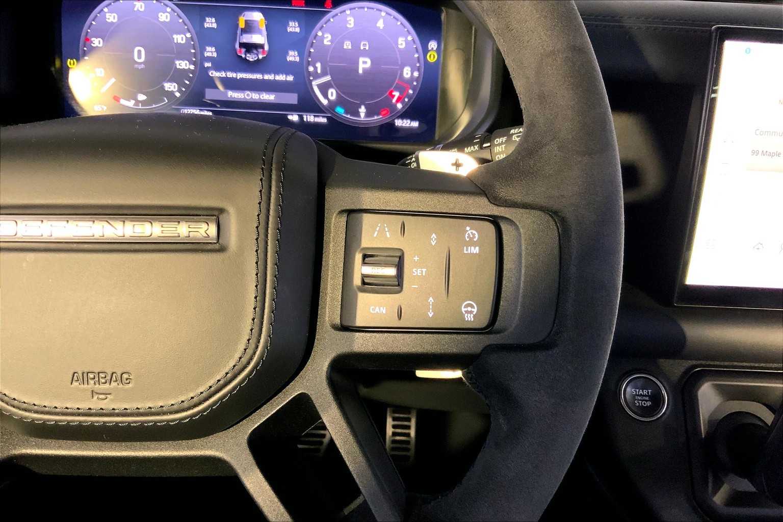 2023 Land Rover Defender V8 photo 28