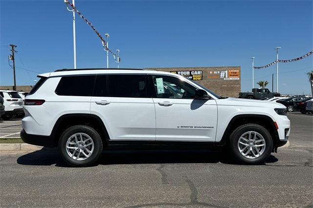 2025 Toyota RAV4 LE photo 4