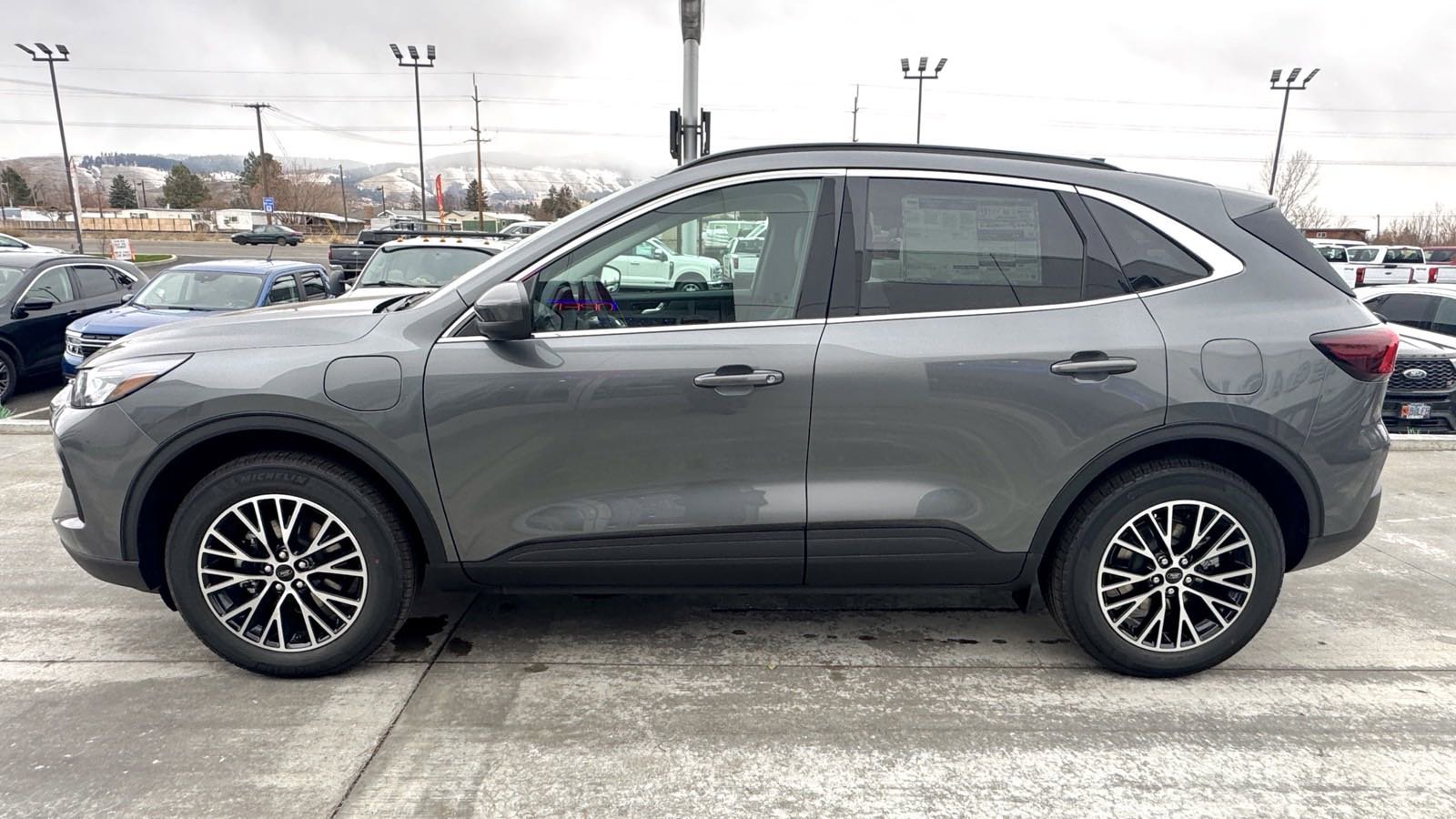 2025 Ford Escape Plug-In Hybrid photo 4