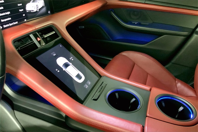 2020 Porsche Taycan Turbo photo 15