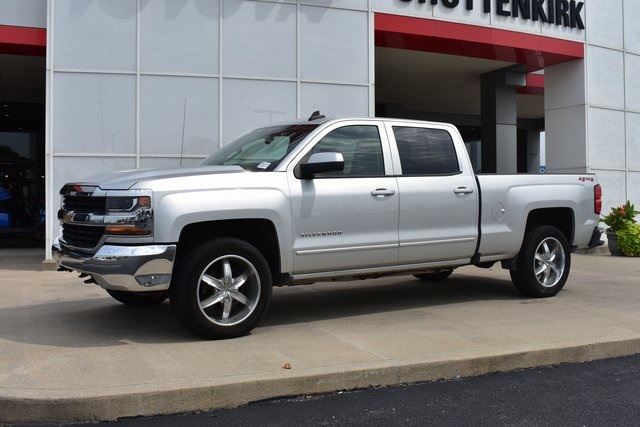 2018 Chevrolet Silverado 1500 LT photo 2
