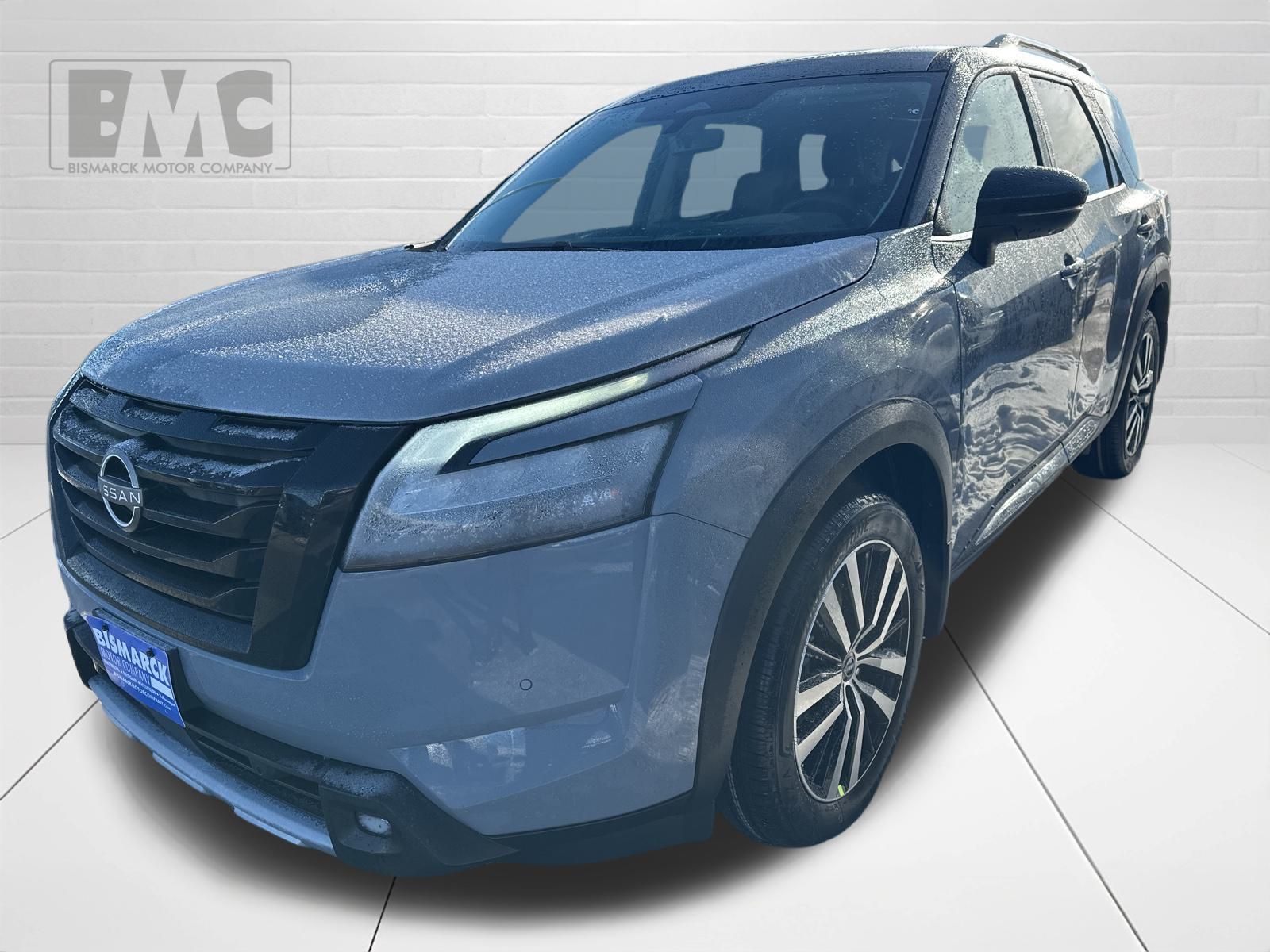 2025 Nissan Pathfinder Platinum's photo