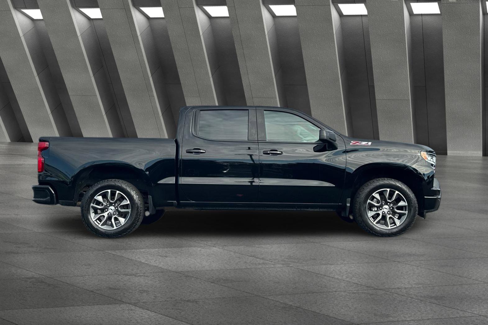 2022 Chevrolet Silverado 1500 RST photo 2