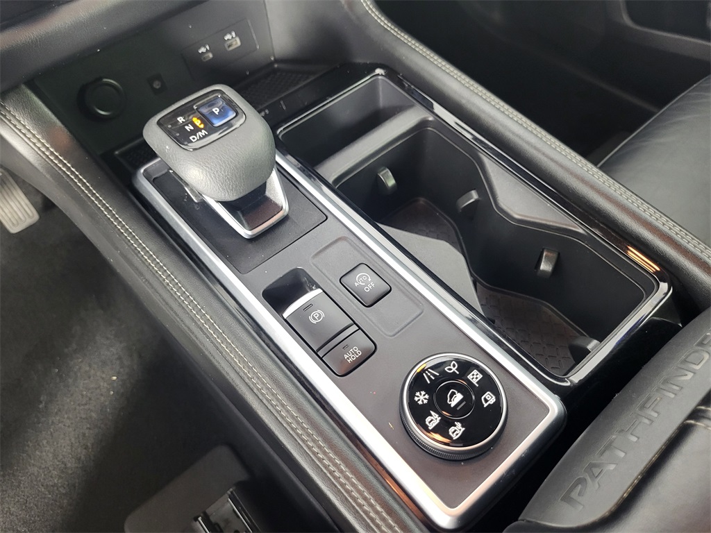 2022 Nissan Pathfinder Platinum photo 16