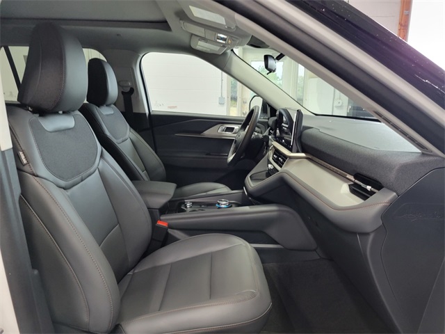 2025 Ford Explorer photo 17