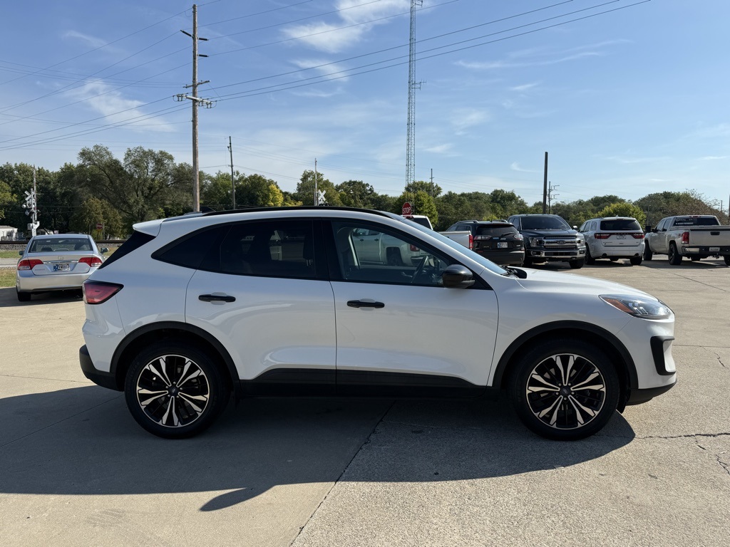 2022 Ford Escape SEL photo 5