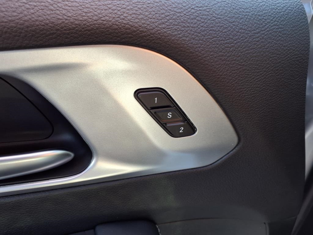 2026 Chrysler Pacifica Limited photo 7