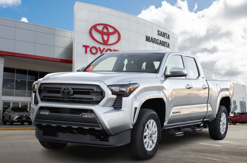 2025 Toyota Tacoma SR5's photo