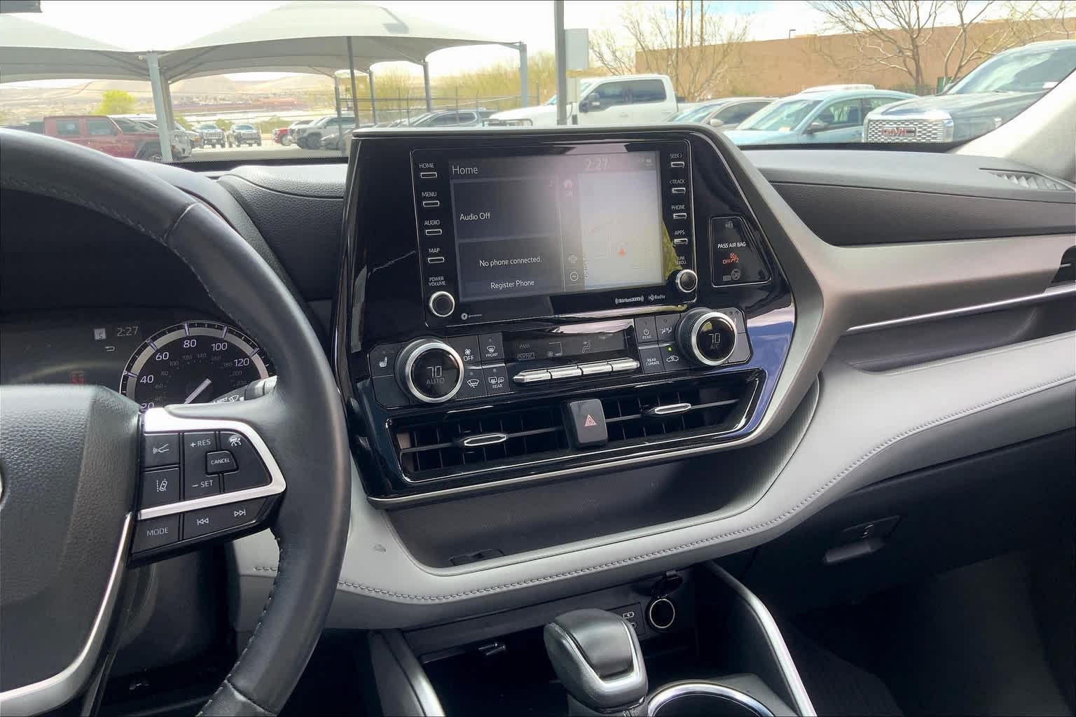 2022 Toyota Highlander XLE photo 10