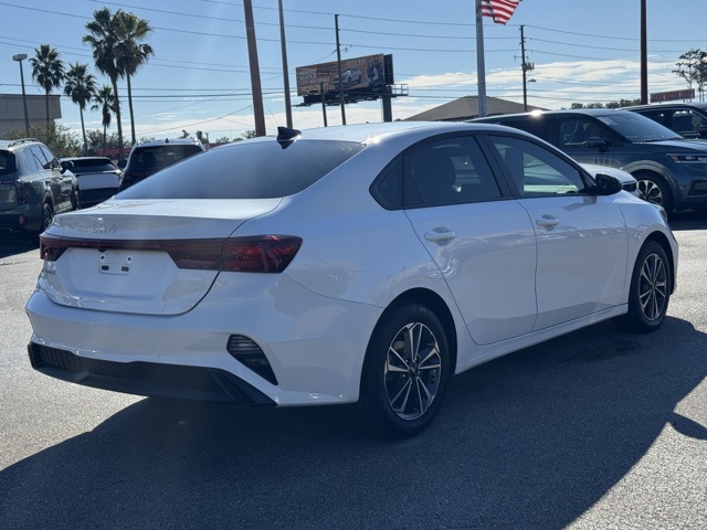 2024 Kia Forte LXS photo 3