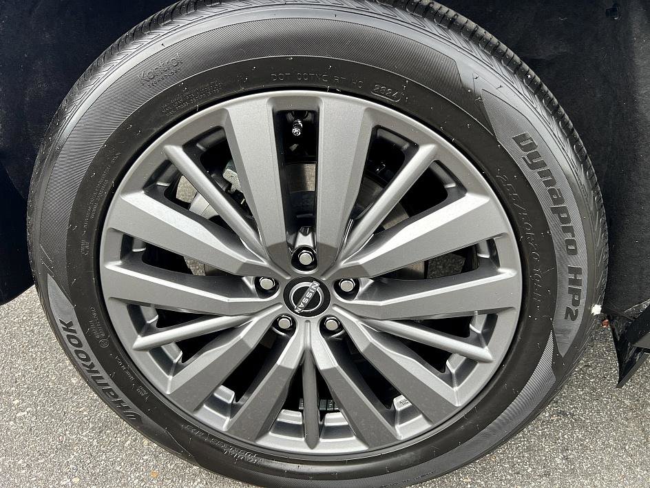 2024 Nissan Pathfinder SL photo 11