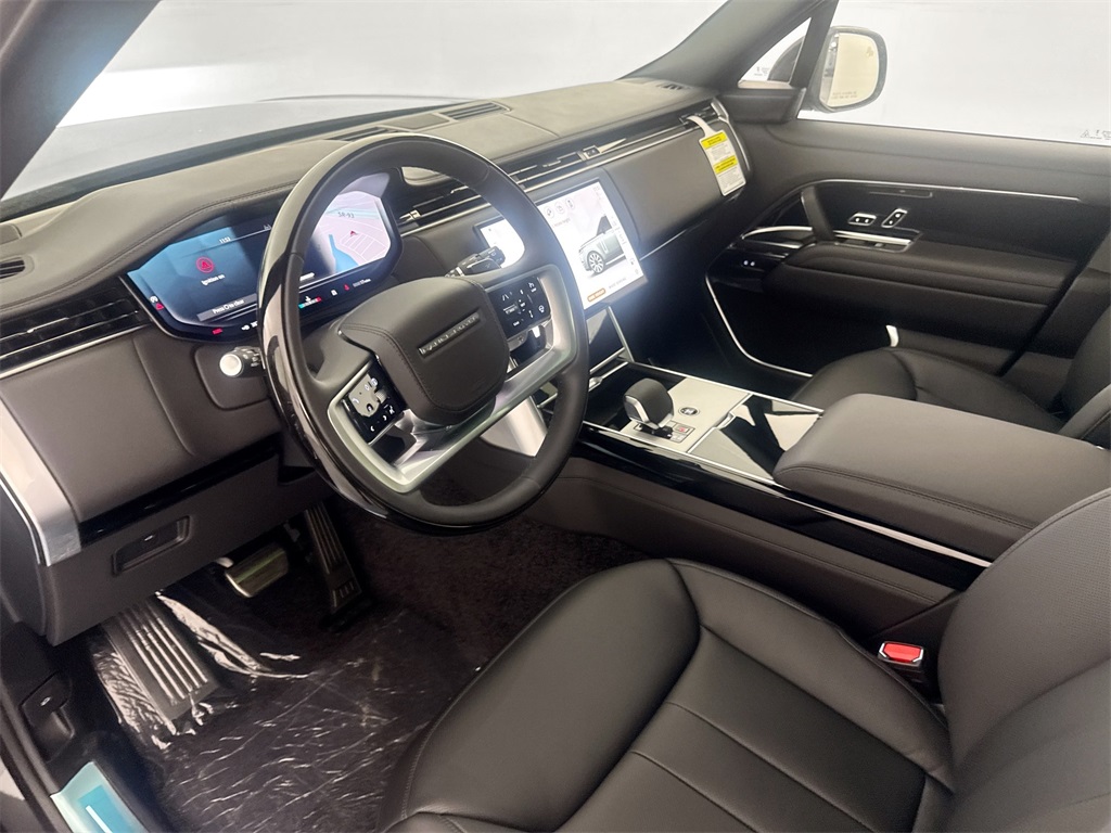 2025 Land Rover Range Rover SE photo 9