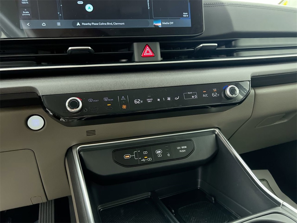 2025 Kia Carnival EX photo 22