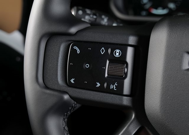 2025 Land Rover Defender 110 X-Dynamic SE photo 16
