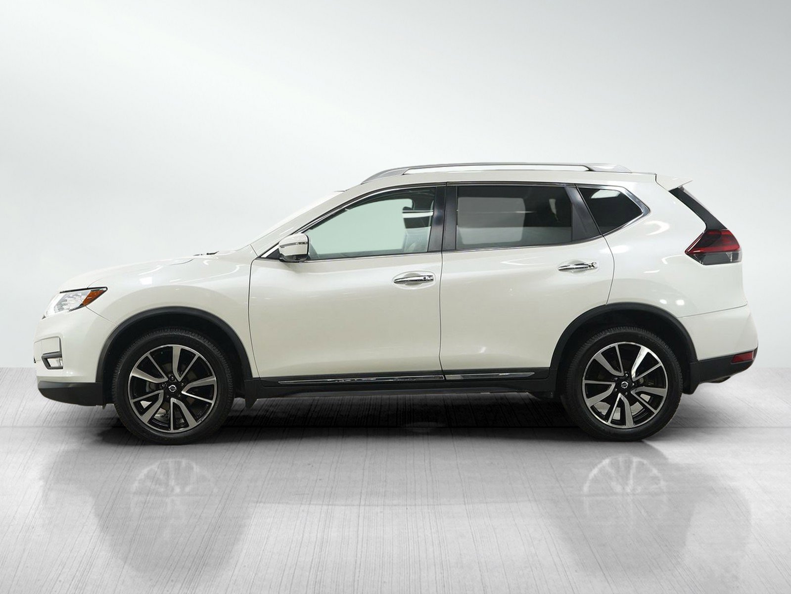 Used 2019 Nissan Rogue SL with VIN 5N1AT2MV8KC745945 for sale in Minneapolis, Minnesota