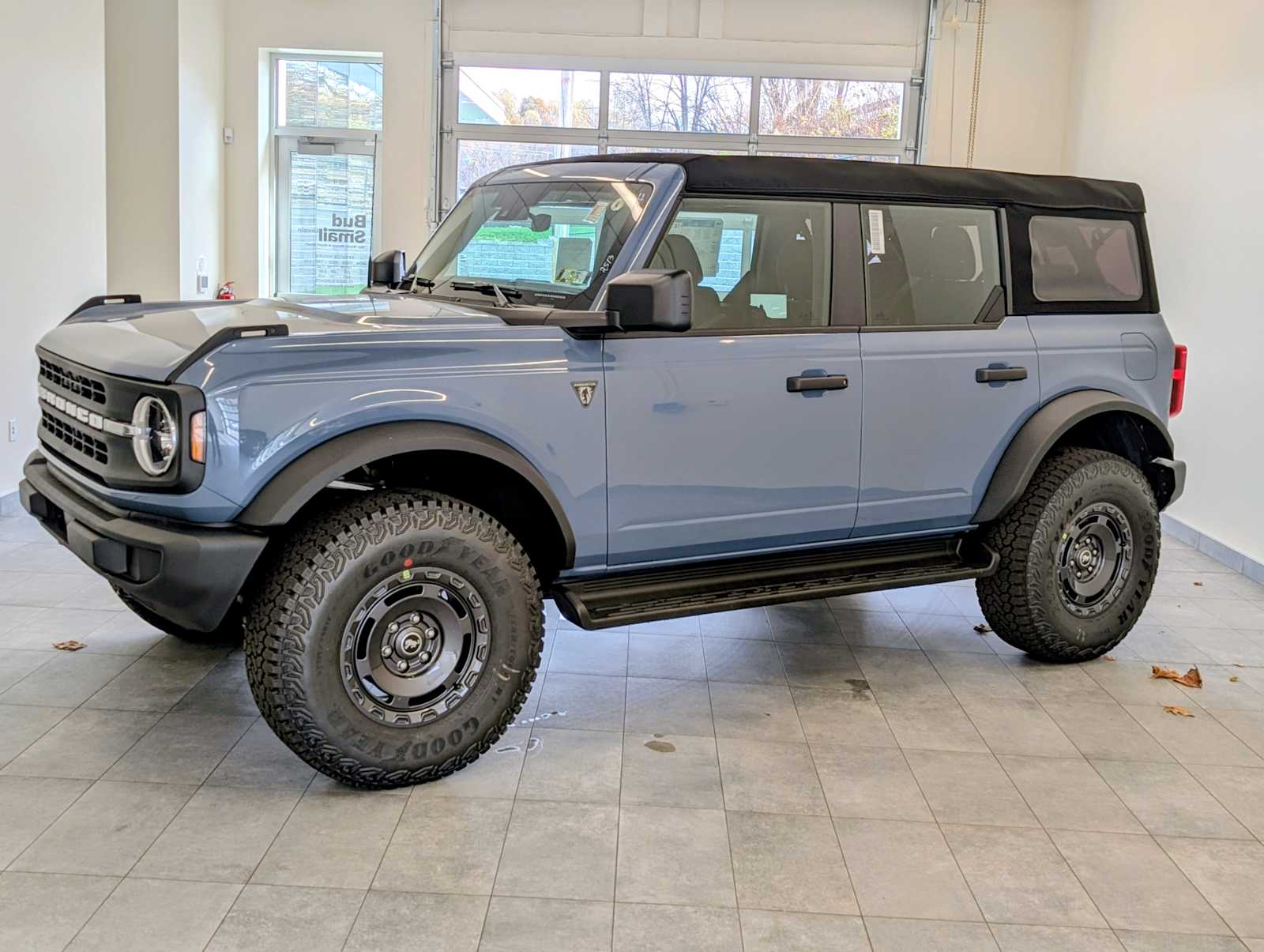 2025 Ford Bronco 4-Door Base's photo