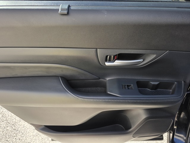 2025 Toyota Highlander Hybrid Limited photo 11