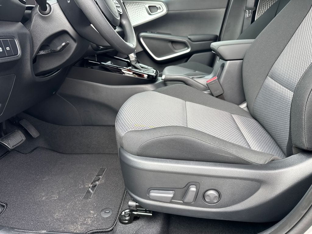 2025 Kia Soul LX S photo 7