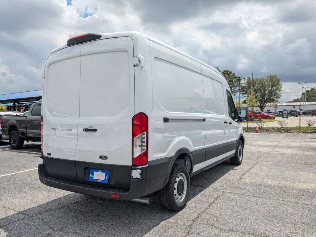 2025 Ford Transit photo 4
