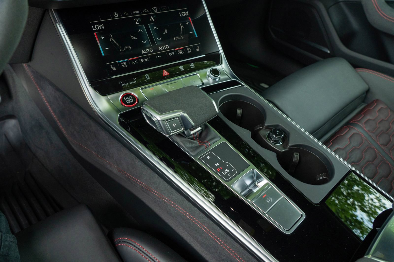 2024 Audi RS 6 Avant Performance photo 24