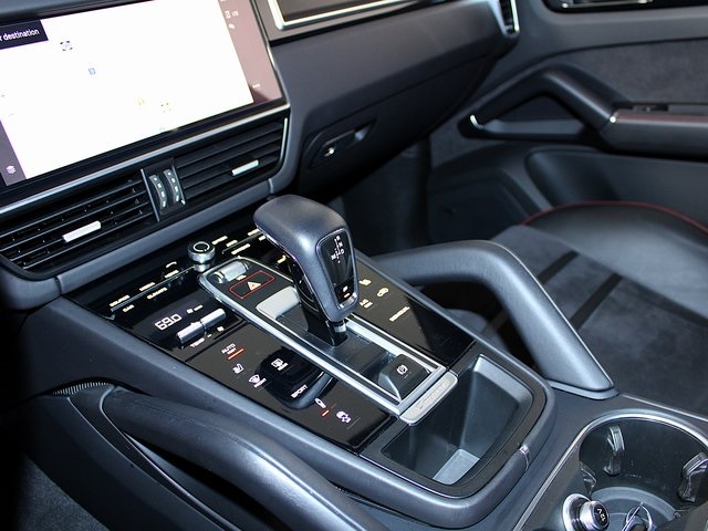 2023 Porsche Cayenne GTS photo 16