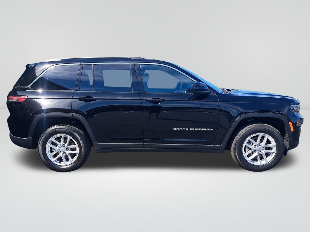 2024 Jeep Grand Cherokee Laredo X photo 2
