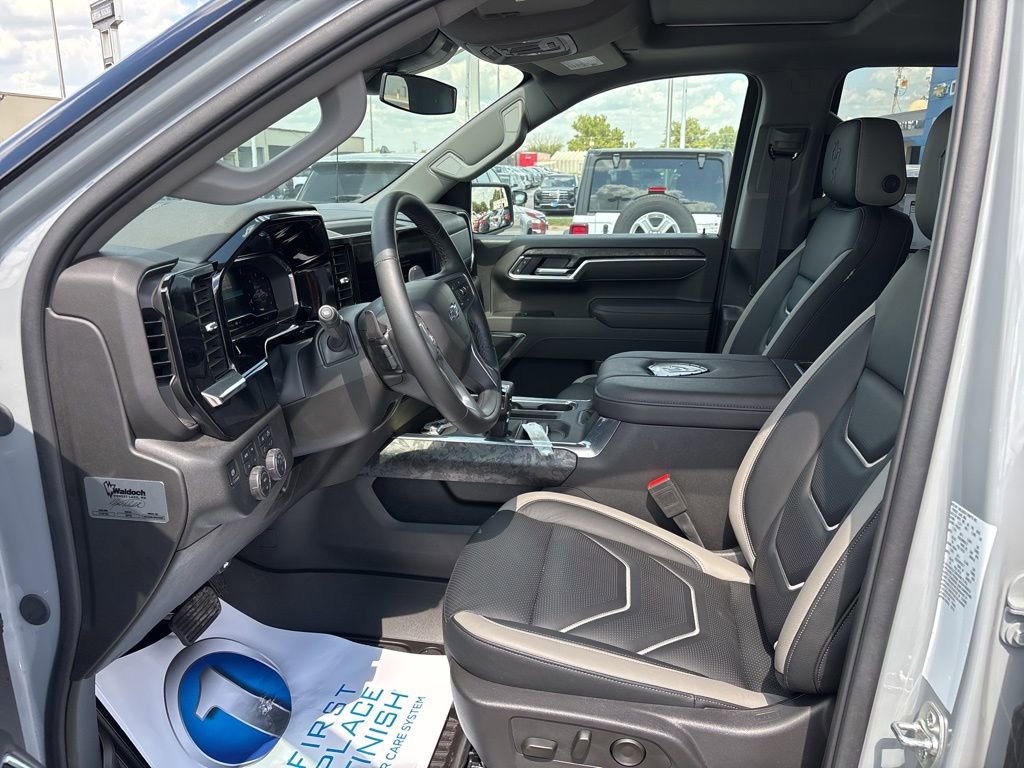 2025 Chevrolet Silverado 1500 RST photo 16