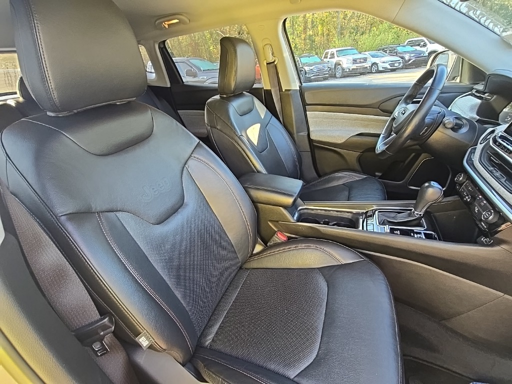 2022 Jeep Compass Latitude Lux photo 16