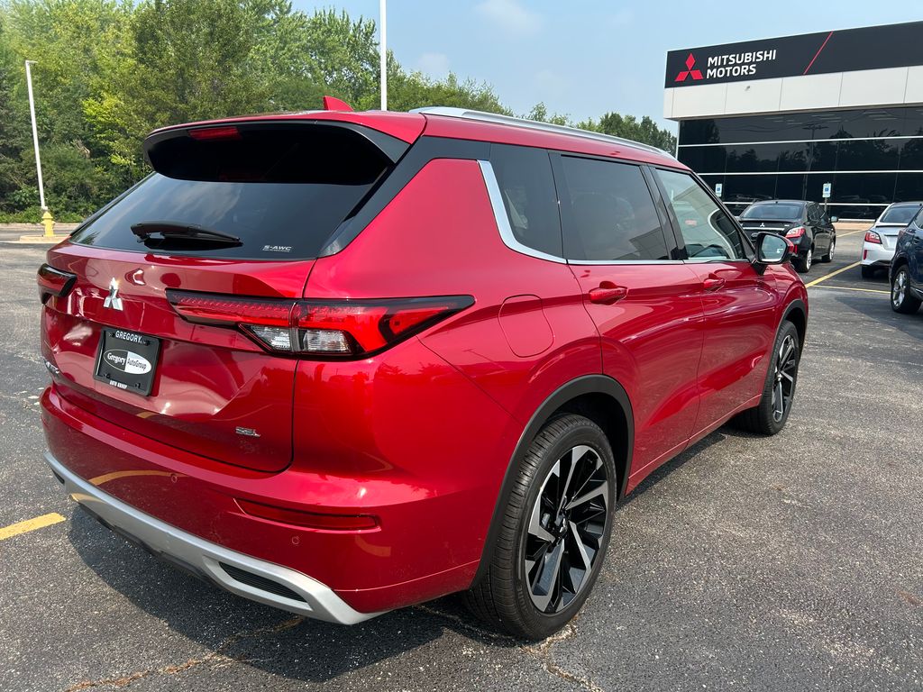 2022 Mitsubishi Outlander SEL photo 3