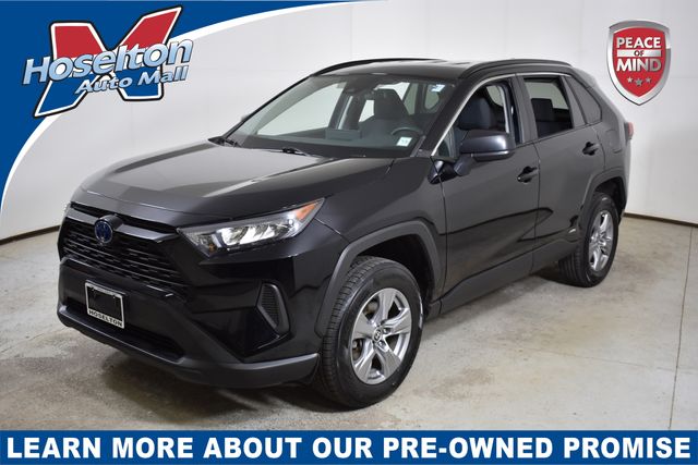 2022 Toyota RAV4 LE's photo