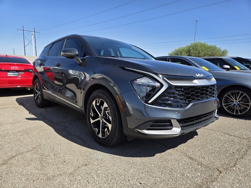 2023 Kia Sportage EX photo 2