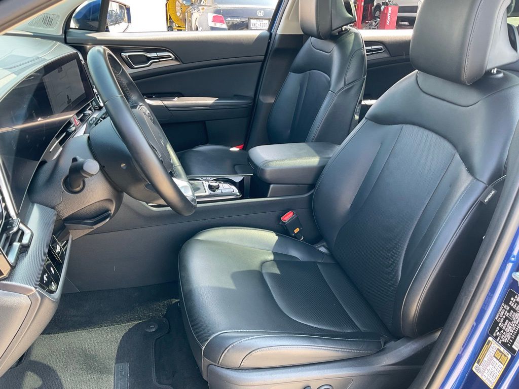 2024 Kia Sportage SX photo 12