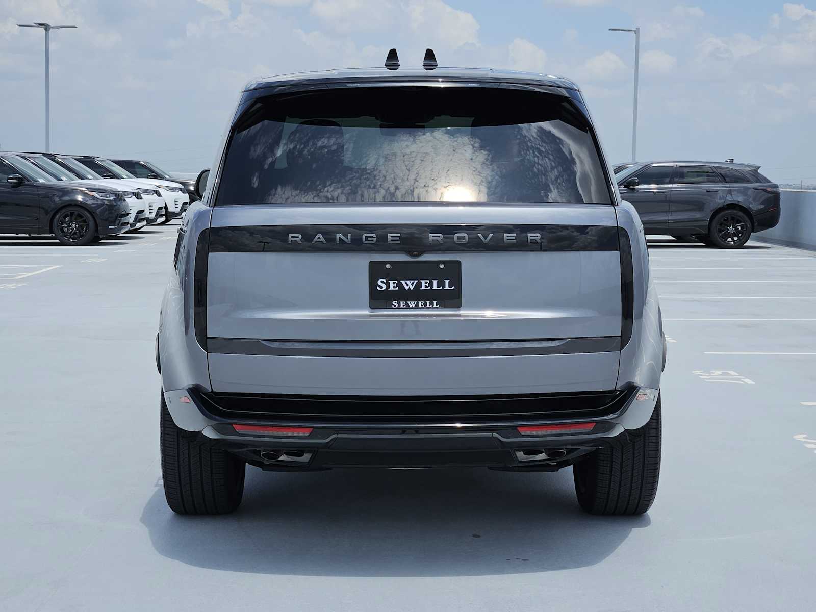 2025 Land Rover Range Rover SE photo 6