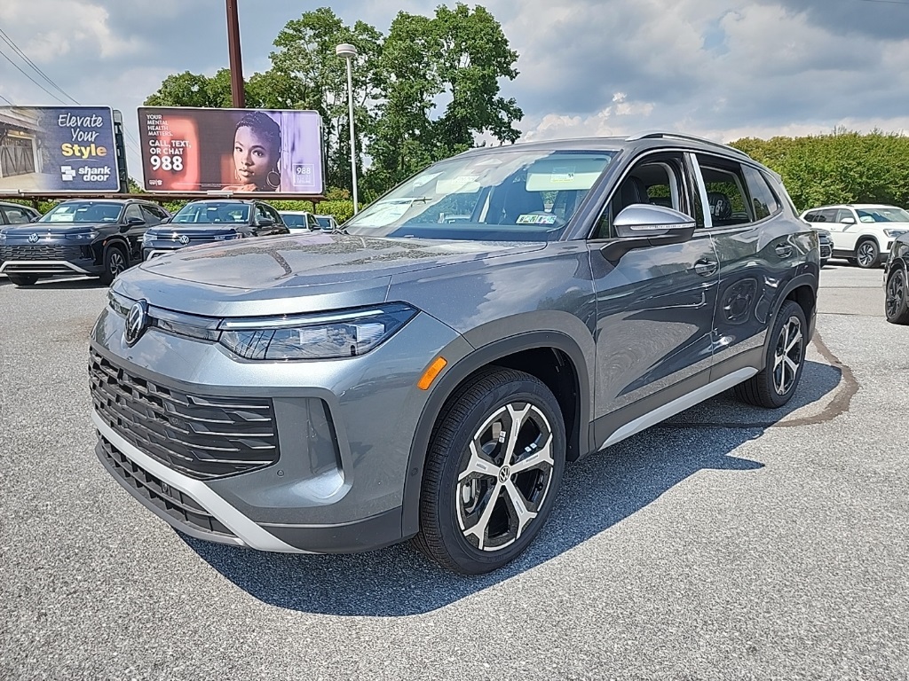 2025 Volkswagen Tiguan SE's photo